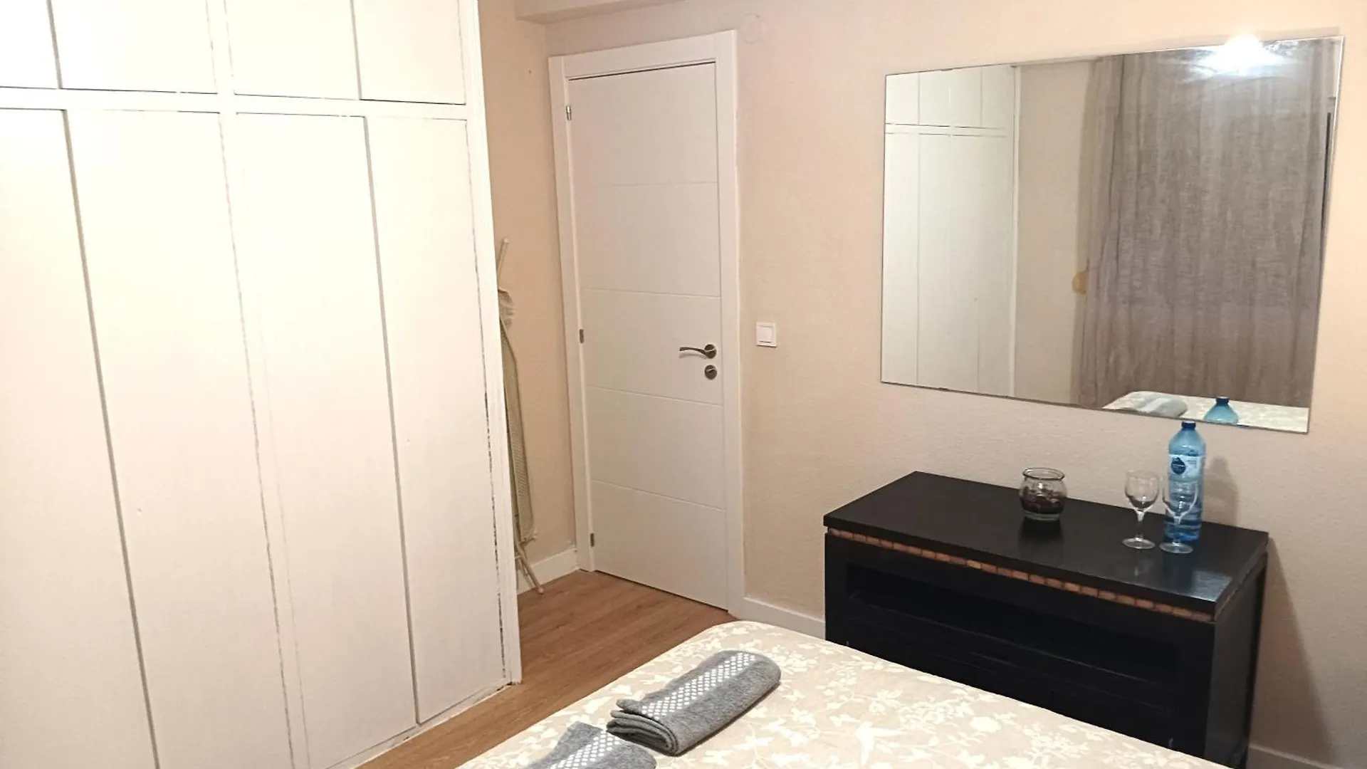 Homestay Habitaciones En Apartamento Compartido Delicias Room Cerca Del Mar, Aeropuerto, Ave Y Metro Malaga Spain