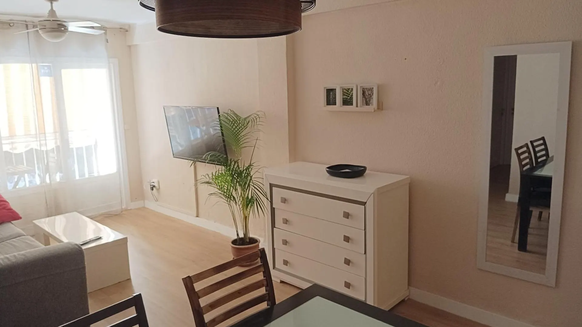 Homestay Habitaciones En Apartamento Compartido Delicias Room Cerca Del Mar, Aeropuerto, Ave Y Metro Malaga